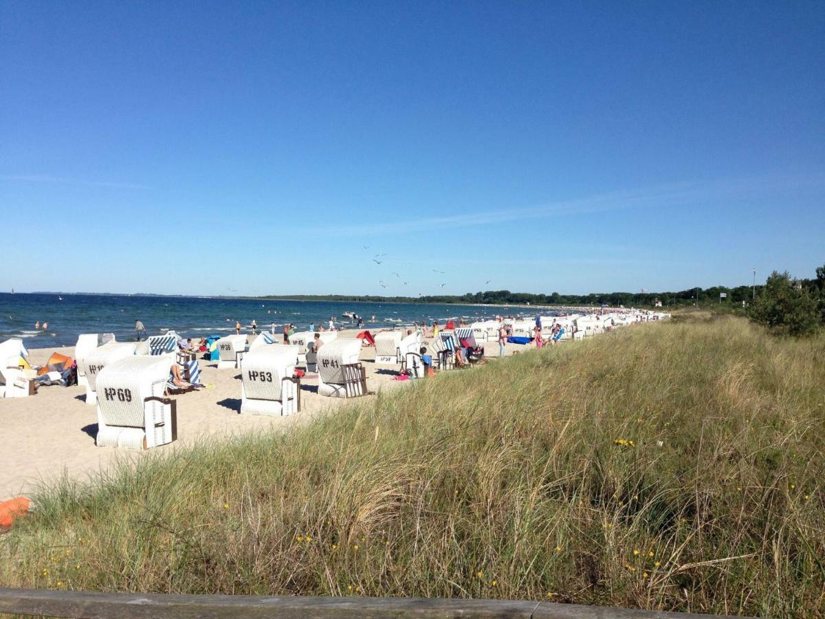 Spacious Bungalow Near Sea In Grundshagen Exterior foto